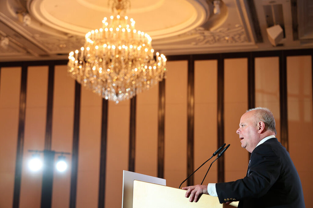 Crucible Issue 32 The Silver Institute: The Voice for the Global Silver Industry Singapore Bullion Market Association